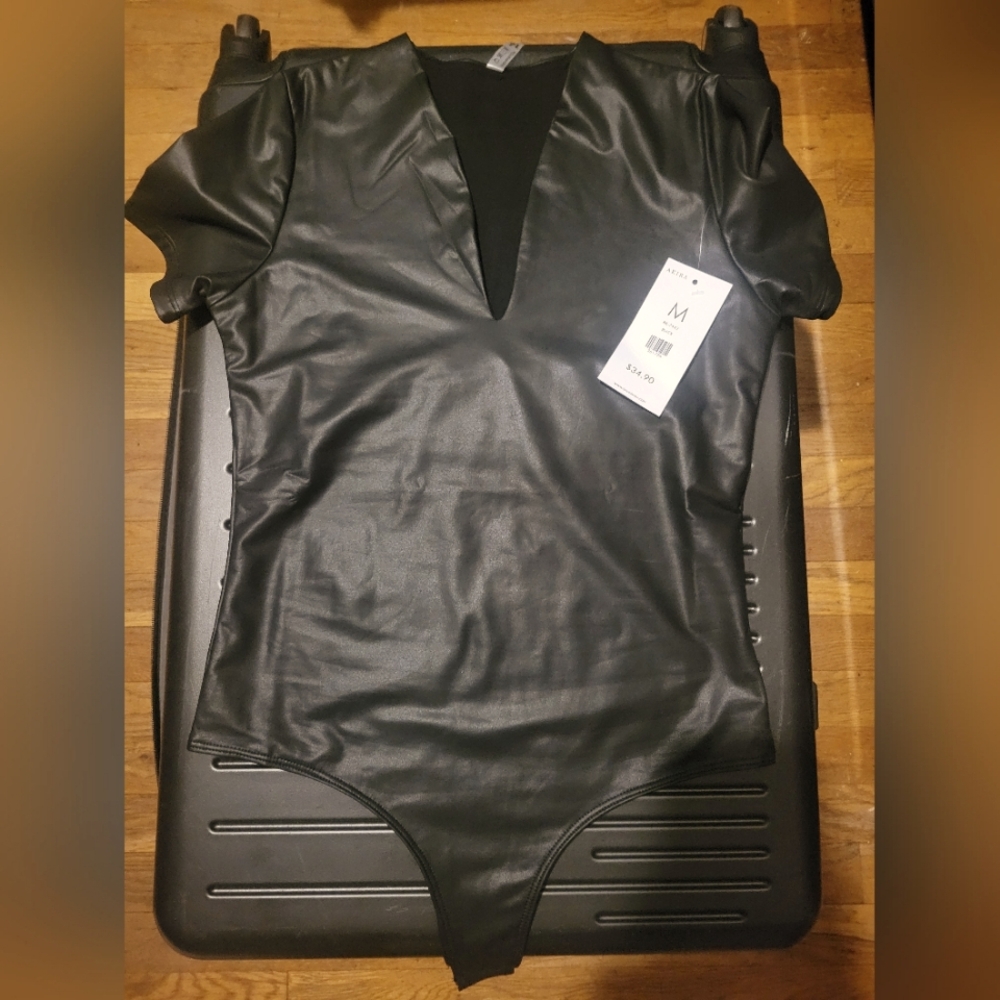 Faux leather shirt sleeve bodysuit black size M